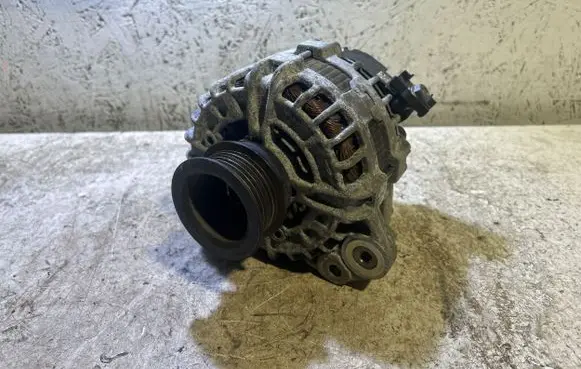 Volvo V40 Generator/alternator 30659580 0125812009
