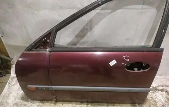 Renault Laguna I Front door RAUDONOS