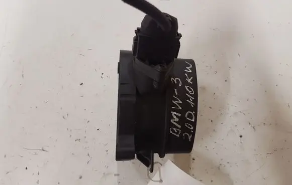 BMW 5 E39 Mass air flow meter 0928400468 77870760