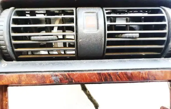 Opel Astra G Dash center air vent grill