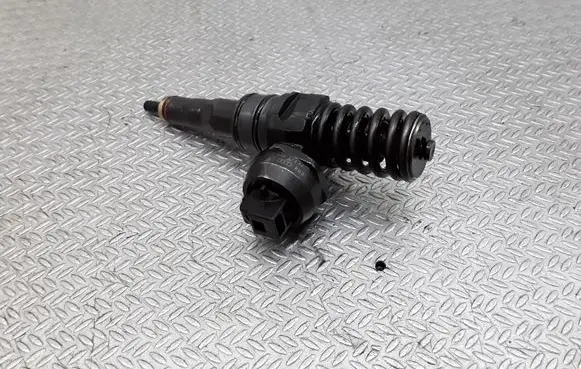 Volkswagen Golf Plus Fuel injector 038130073AG