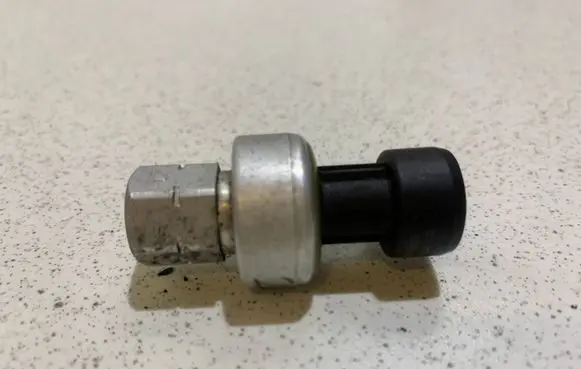 Opel Astra H Air conditioning (A/C) pressure sensor GM9131721 9131721