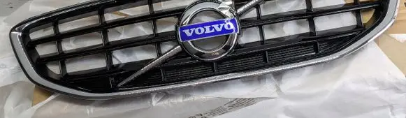 Volvo V40 Front bumper upper radiator grill 31283762