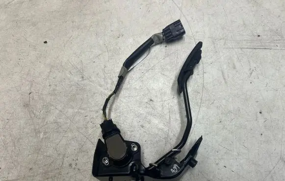 Toyota Corolla Verso AR10 Accelerator throttle pedal 822230F040