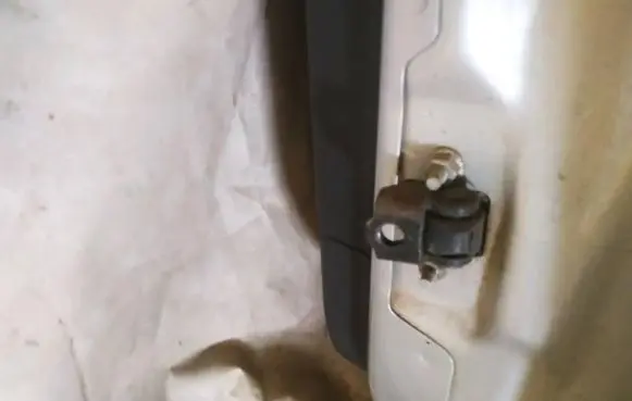 Opel Astra H Rear door check strap stopper