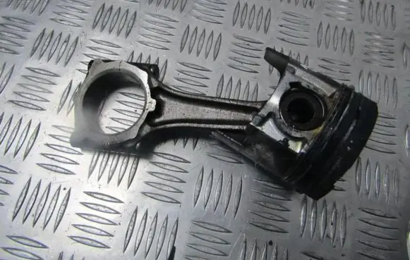 Opel Astra G Piston with connecting rod