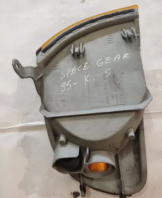 Mitsubishi Space Gear Front indicator light