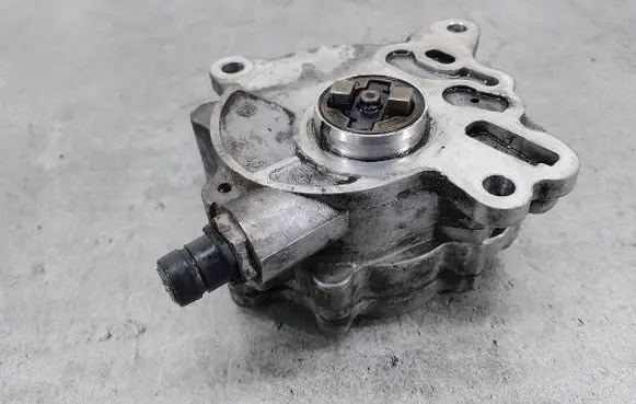 Audi A3 S3 8P Vacuum pump 03G145209