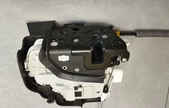 Audi A4 S4 B9 8W Front door lock 8X2837016B
