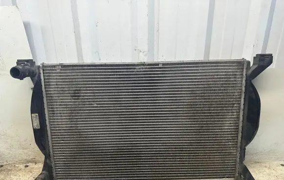 Audi A4 S4 B7 8E 8H Coolant radiator