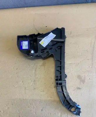Volvo XC70 Rear bumper mounting bracket 31265322