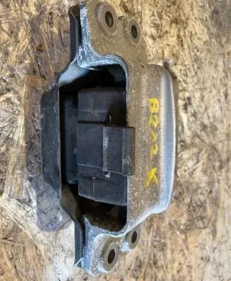 Volkswagen Golf VI Engine mount bracket 1K0199555