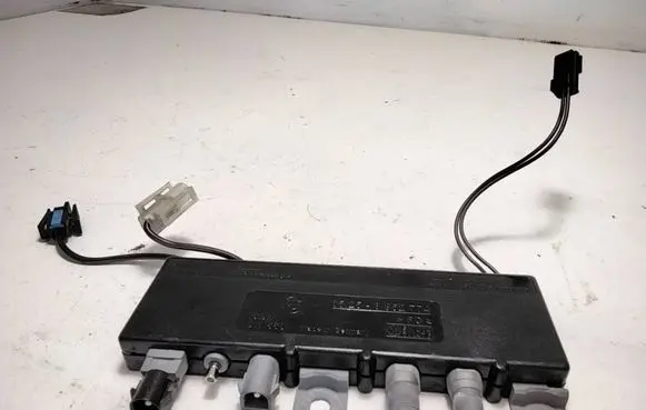 BMW 7 E38 Antenna control unit 65258352774