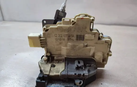 Audi Q7 4L Front door lock 3C2837015A