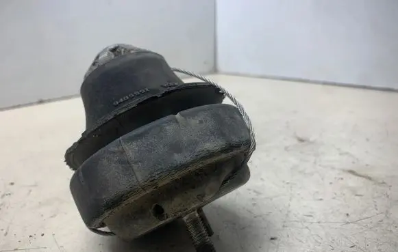 Volvo S60 Engine mount bracket 9485551