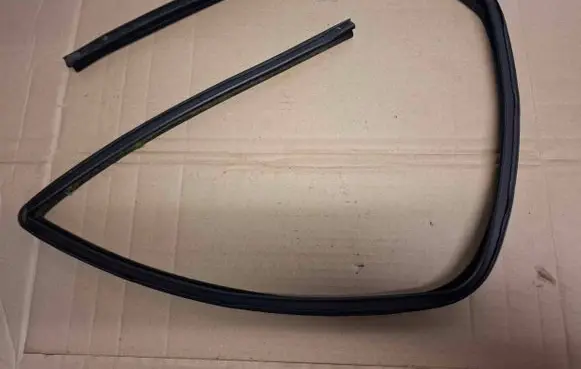 Mercedes-Benz W123 Front door windshield rail 