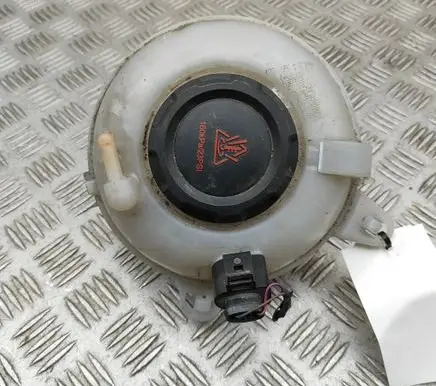 Volkswagen PASSAT B8 Coolant expansion tank/reservoir 5Q0121407M