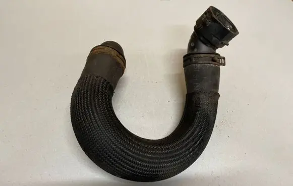 Opel Mokka X Engine coolant pipe/hose 95400951