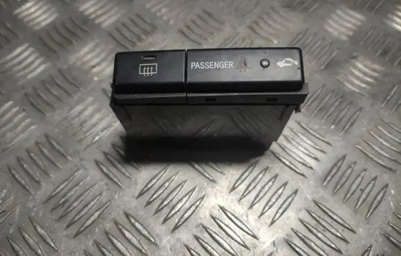 Toyota Avensis T250 Windscreen/window heater switch M846DA00012