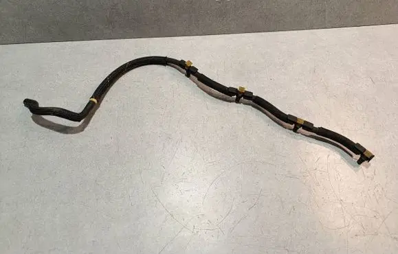 Volkswagen PASSAT B7 Fuel return line/hose 
