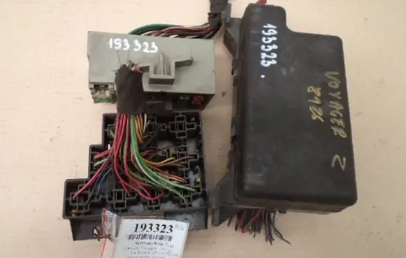Chrysler Grand Voyager II Fuse box set
