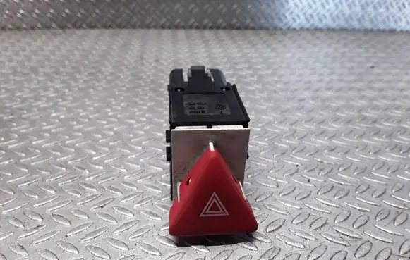 Volkswagen PASSAT B6 Hazard light switch 3C0953509A