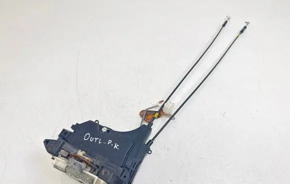 Mitsubishi Outlander Front door lock