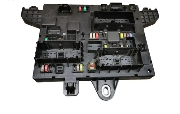 Opel Astra J Fuse module 13302301 365927271 1110022AA