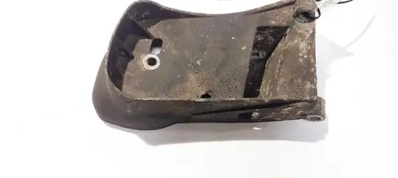 Volvo S80 Engine mounting bracket
