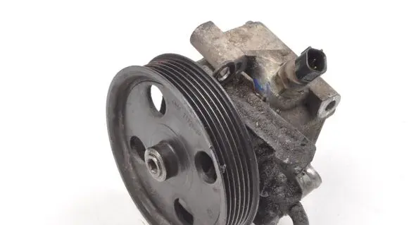 Volvo C30 Power steering pump 4M513A696AE