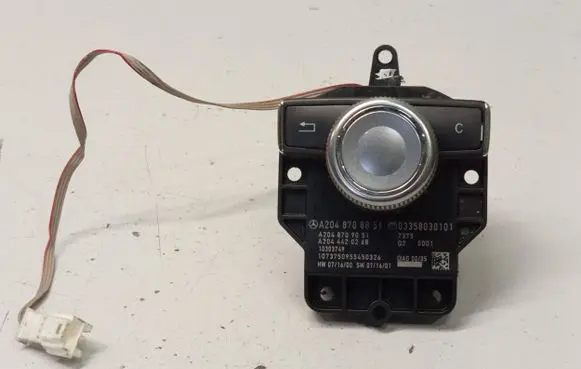 Multifunctional control switch/knob