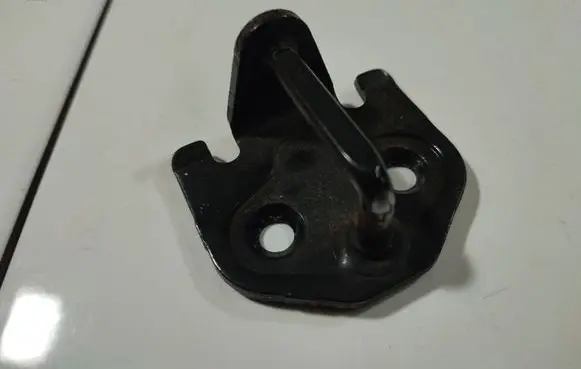 Ford Focus Front door lock loop/hook striker 