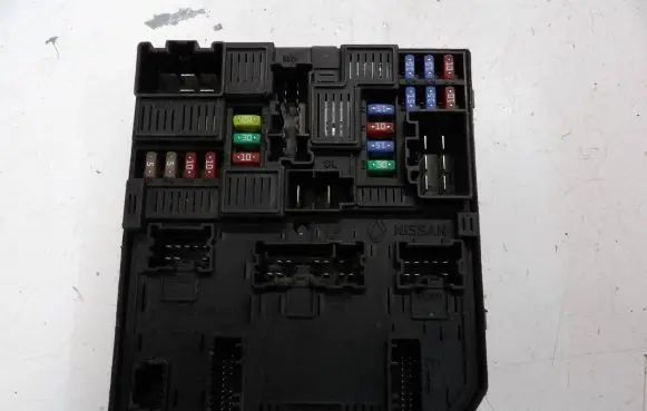 Renault Kadjar Fuse box set 284B69501R 2956653406 5AKC12F01