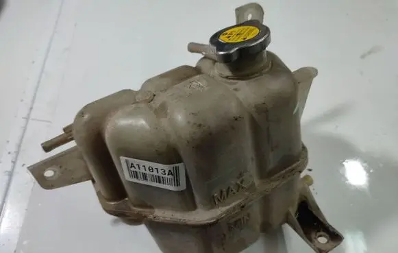 Nissan Pathfinder R51 Coolant expansion tank/reservoir 