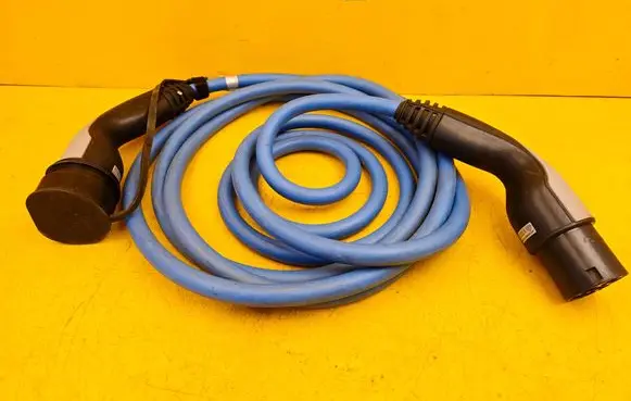 BMW 5 G30 G31 G38 Electric car charging cable LC2ST323 240415VAC 200346VAC
