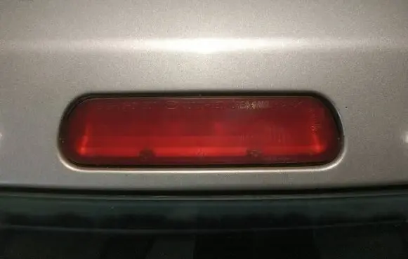 KIA Sorento Third/center stoplight 