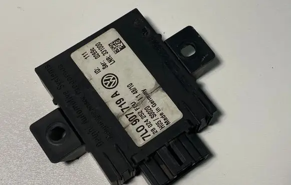 Volkswagen Touareg I Alarm control unit/module 7L0907719A