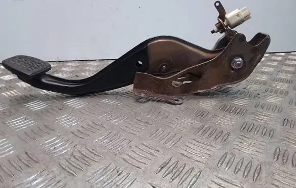 Toyota Yaris Brake pedal