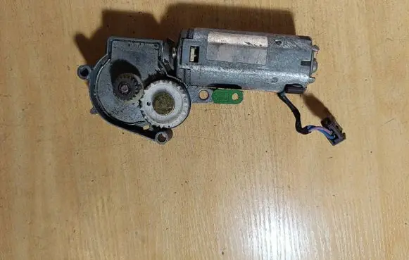 Audi A6 S6 C4 4A Sunroof motor/actuator 403776
