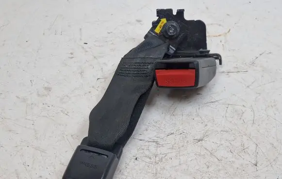 Hyundai i40 Rear seatbelt buckle