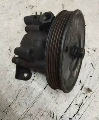 Mazda 626 Power steering pump G21132600D