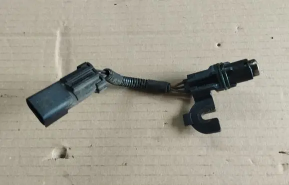 Chrysler Voyager Camshaft speed sensor 04686353