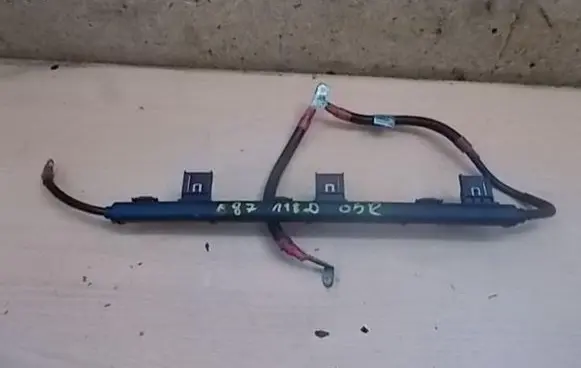 BMW 1 E81 E87 Positive cable (battery)