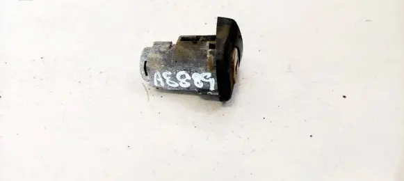 Volkswagen Lupo Front door lock (next to the handle) 