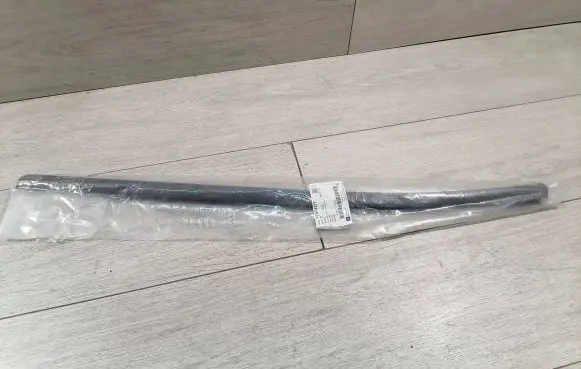 Chevrolet Spark Front door rubber seal 42361324