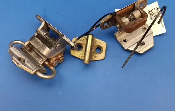 Volvo 760 Front door hinge set 