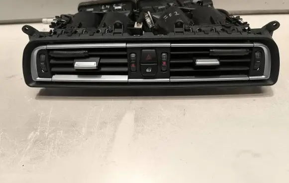 BMW 7 F01 F02 F03 F04 Dash center air vent grill 9115859 SE040071