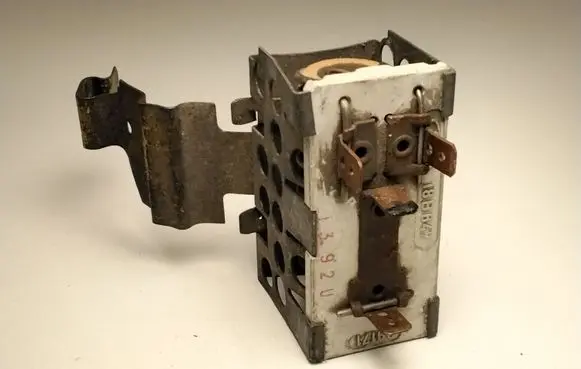 Ford Escort Heater blower motor/fan resistor 18B647