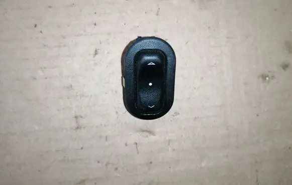 Opel Zafira A Electric window control switch 13363100