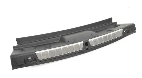 Trunk/boot sill cover protection